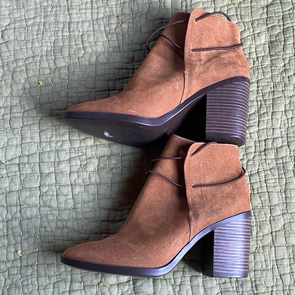 IT’S SHOE TIME! HEELS, BOOTS, FLATS & SNEAKERS! VARIOUS STYLES & SIZES! - Picture 11 of 16